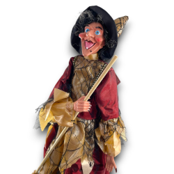 Befana con Vestito in Raso con Ragnatele con Luci e Suoni -  60 Cm