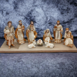 Natività in resina con abiti bianchi e oro 9 pz 20 cm